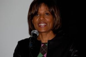 Fox TV reporter Robin Robinson moderated the Illinois Youth & HIV/AIDS forum.